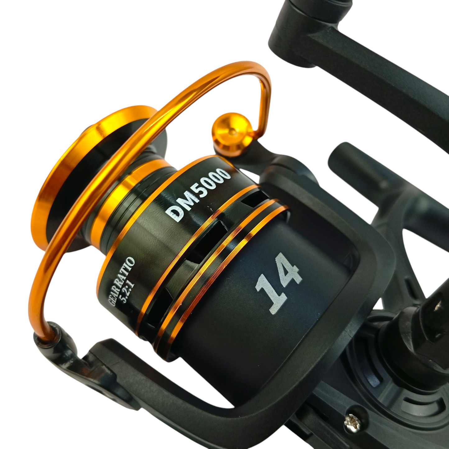 DM 4000-5000 Spinning Fishing Reel Close Up Image