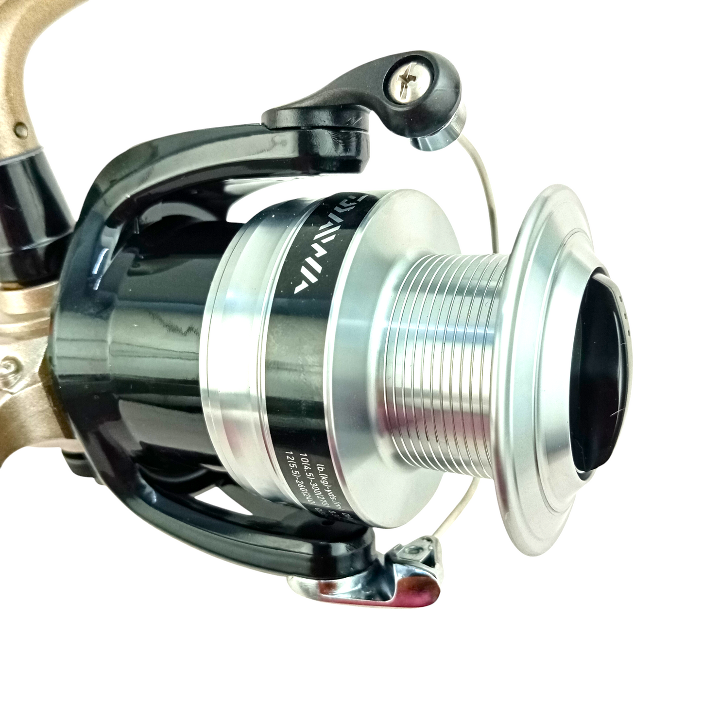 Daiwa DF 4000 A Spinning Fishing Reel Full View Close Up Image