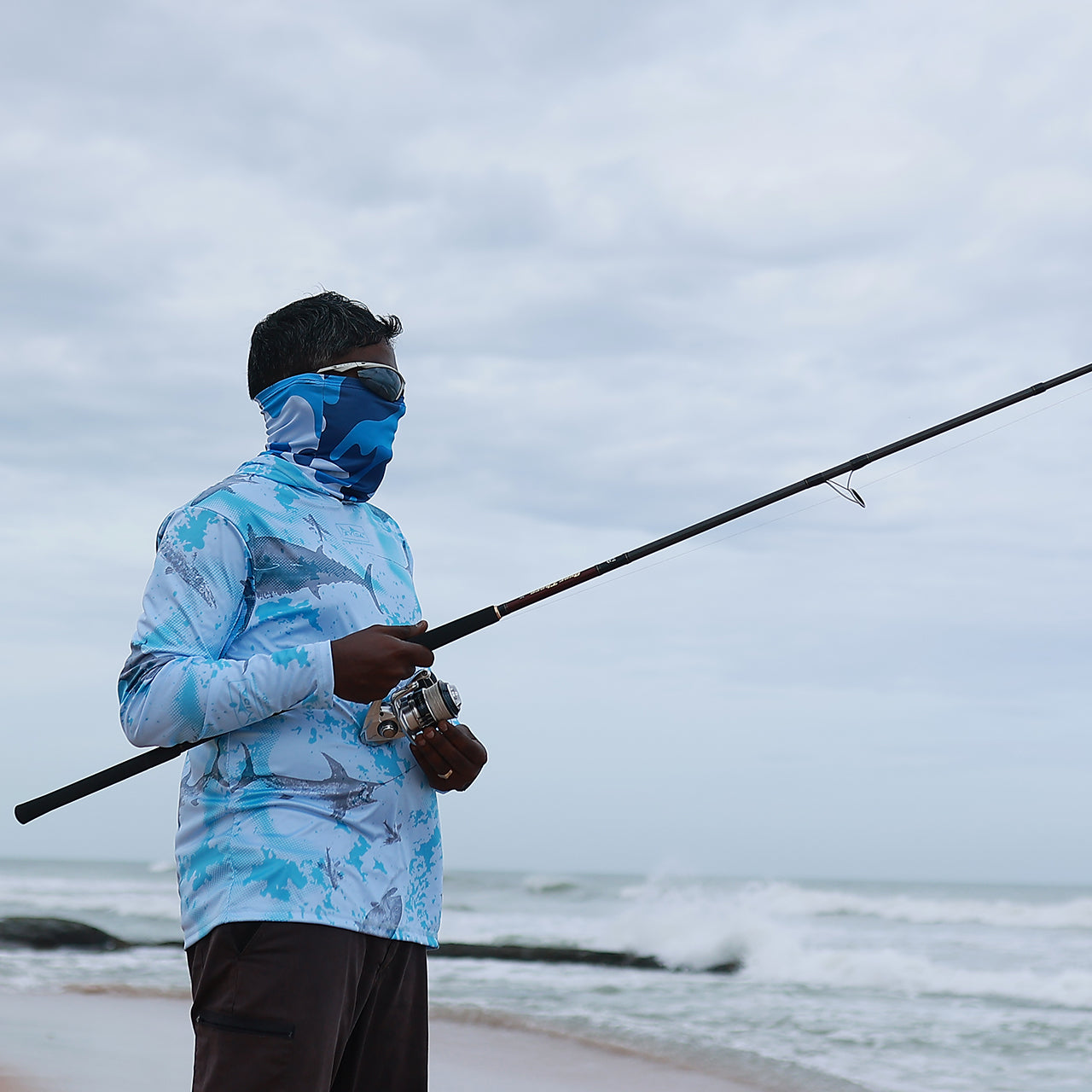 Eyida Blue Camo UPF50 Neck Gaiter Hanish side view
