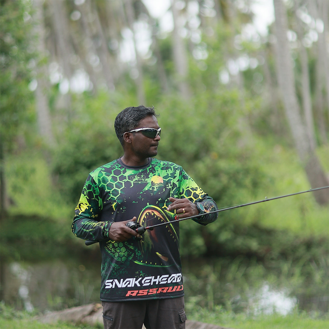 Eyida Snakehead Assault UPF_50_ Hooded Performance Fishing T-Shirt Hanish Adjusting Line In Baitcaster